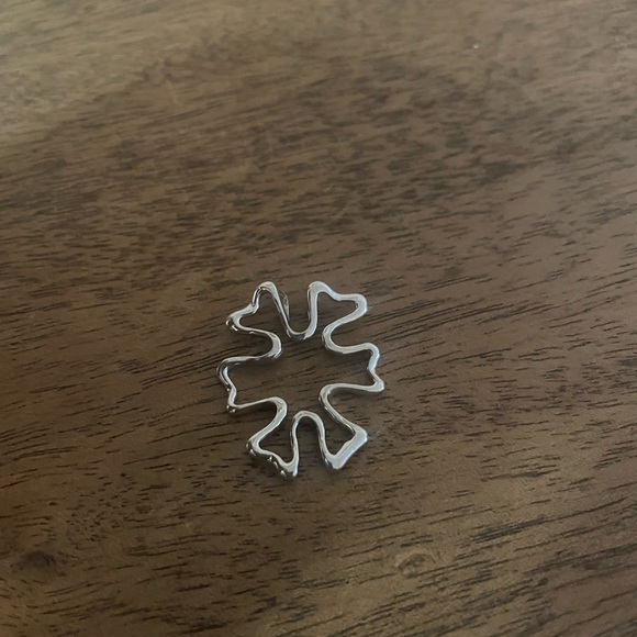 Floral Themed Charm. - Picture 3 of 3